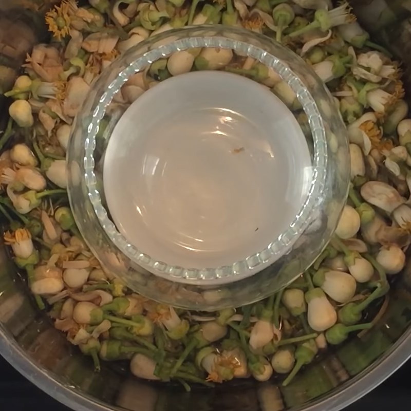 Bước 2 Chưng tinh dầu hoa bưởi Tinh dầu hoa bưởi