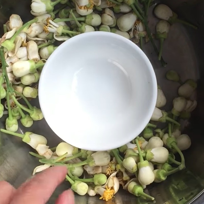 Bước 2 Chưng tinh dầu hoa bưởi Tinh dầu hoa bưởi