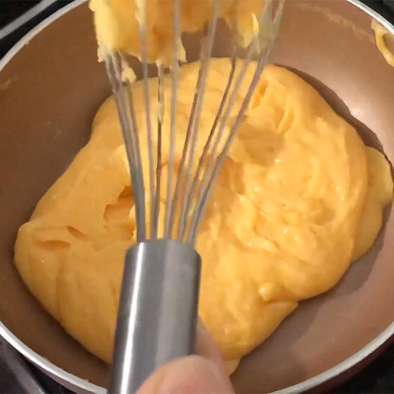 Bước 4 Đánh bông hỗn hợp sốt trứng muối Sốt trứng muối dùng cho các món bánh
