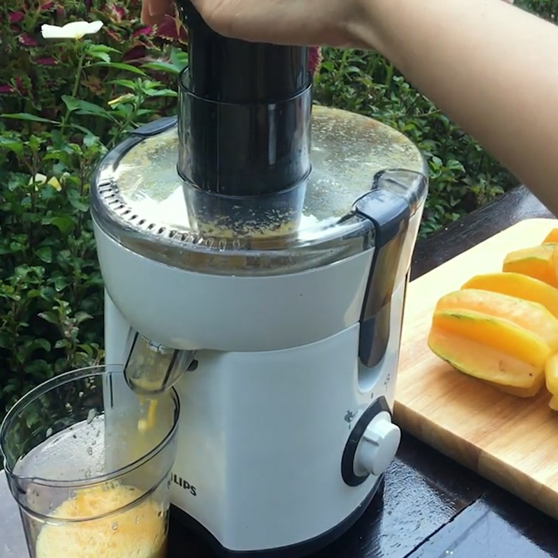 Bước 1 Ép khế Nước ép khế ngọt