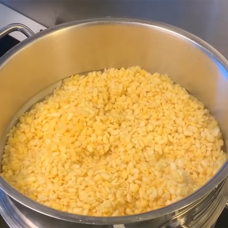 Bước 2 Hấp, xay và nắn đậu xanh Cháo khoái Hải Phòng