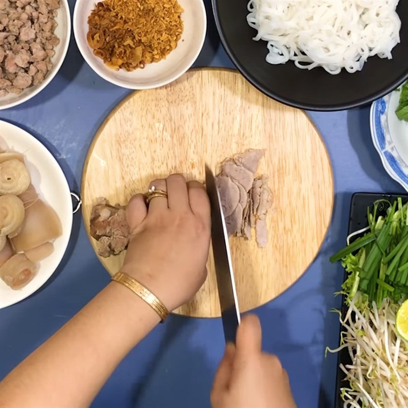 Bước 6 Hoàn thành Hủ tiếu da heo cuộn