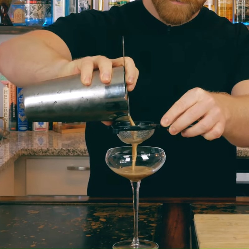 Bước 2 Hoàn thành Cà phê Espresso Martini Cocktail