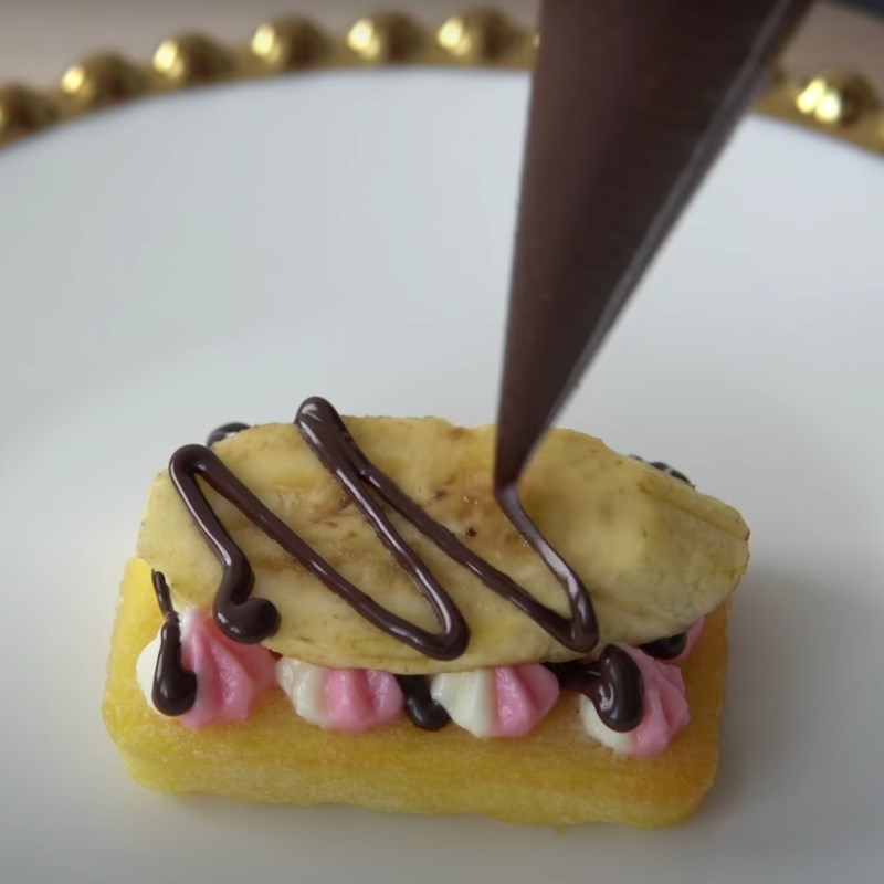 Bước 7 Kẹp waffle kem phô mai và trang trí Bánh waffle phô mai