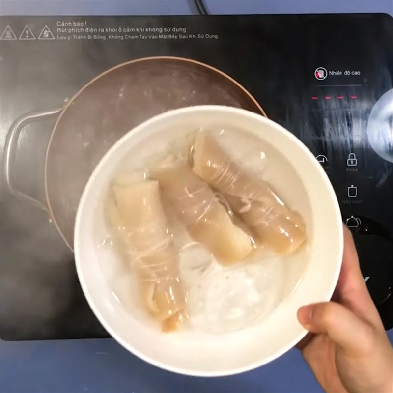 Bước 3 Làm da heo cuộn Hủ tiếu da heo cuộn