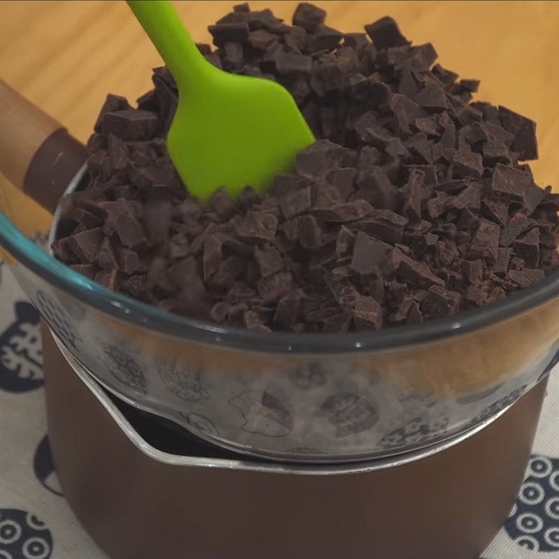Cách làm kem vani phủ socola đơn giản không cần máy, không Whipping Cream