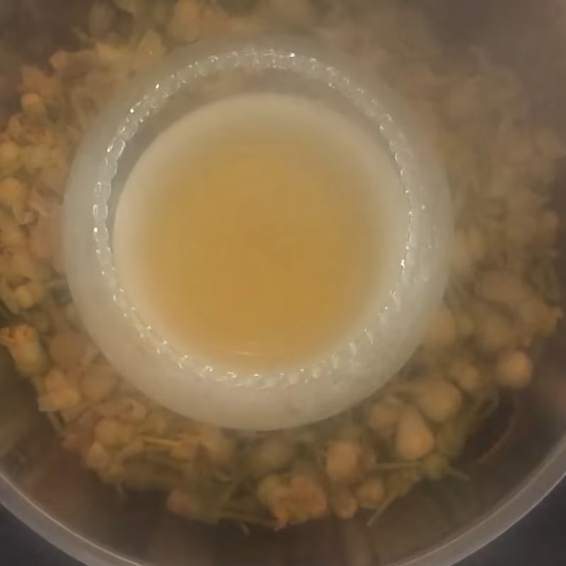 Bước 3 Làm ngưng tụ tinh dầu hoa bưởi Tinh dầu hoa bưởi