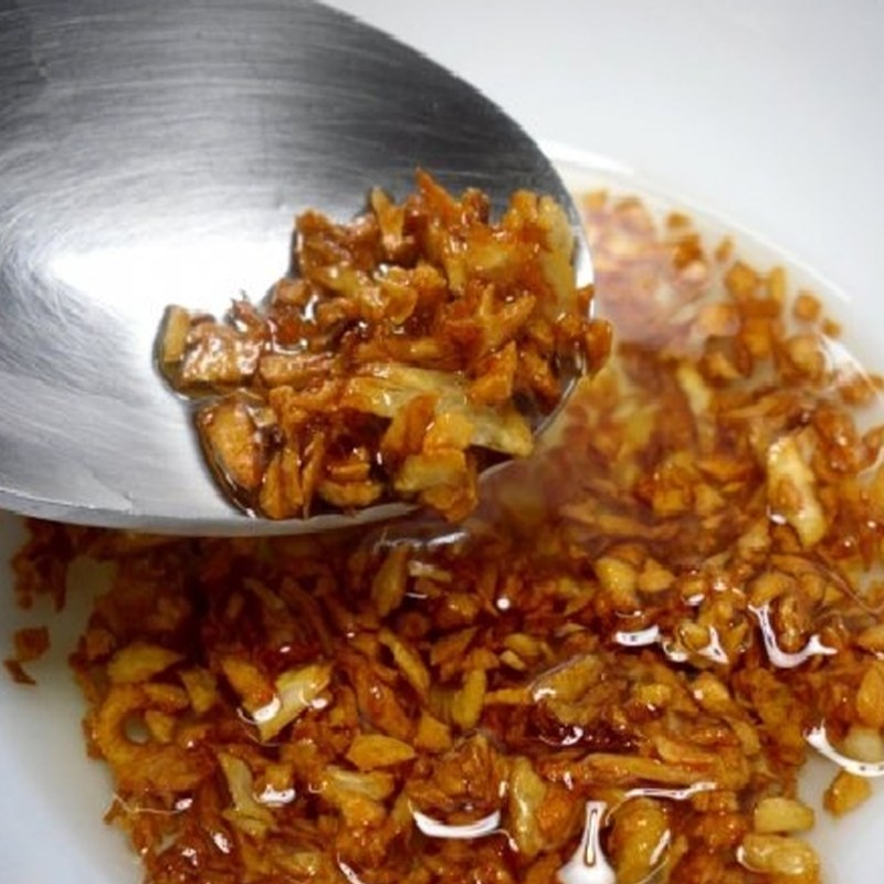Bước 4 Làm tỏi phi và trụng hủ tiếu Hủ tiếu móng heo
