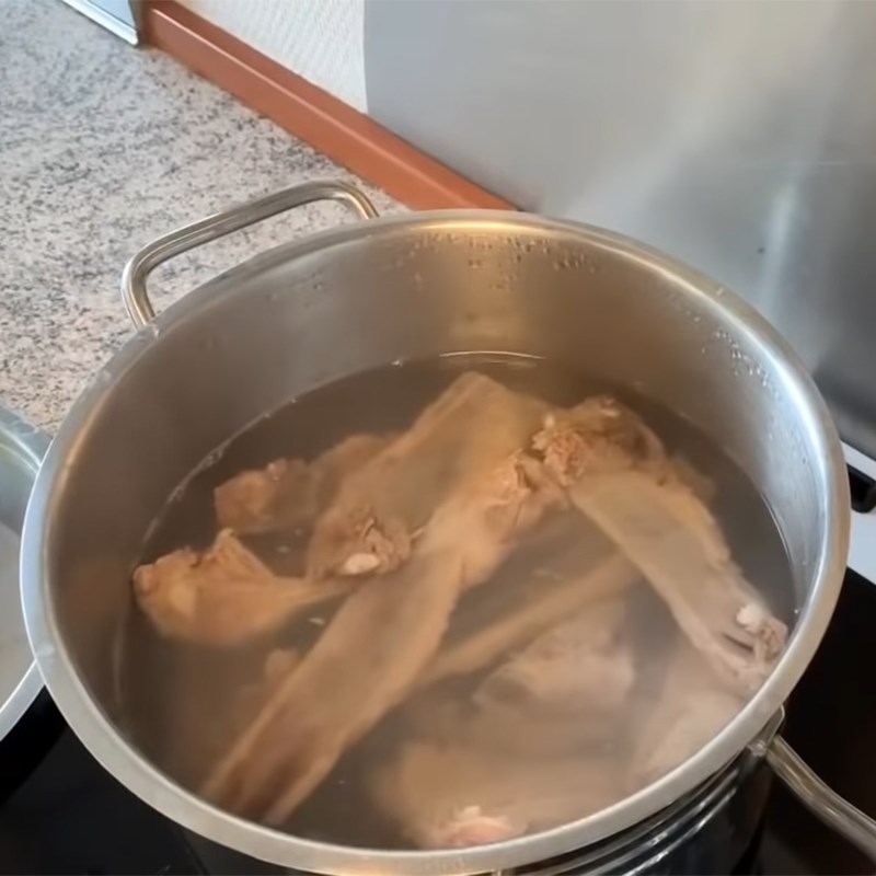 Bước 3 Luộc và lọc thịt sườn heo Cháo khoái Hải Phòng