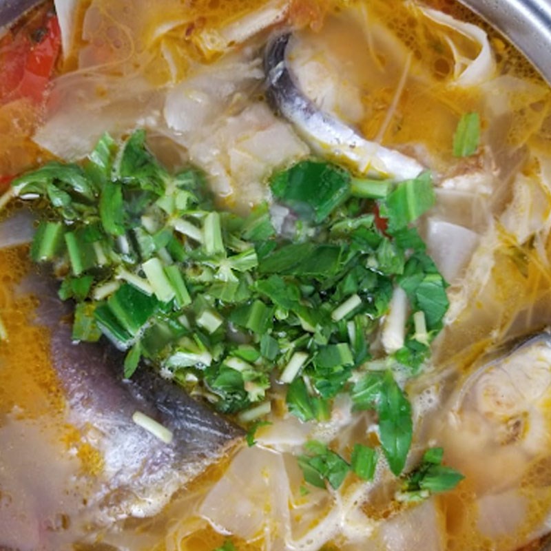 Bước 3 Nấu canh cá basa với măng chua Canh cá basa nấu măng chua