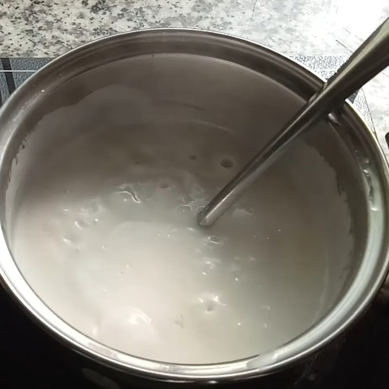 Bước 5 Nấu nước cốt dừa Chè bắp với nếp