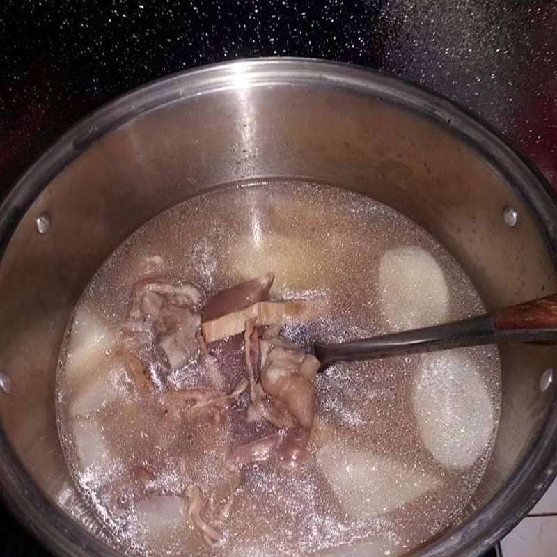 Bước 3 Nấu nước dùng Hủ tiếu móng heo