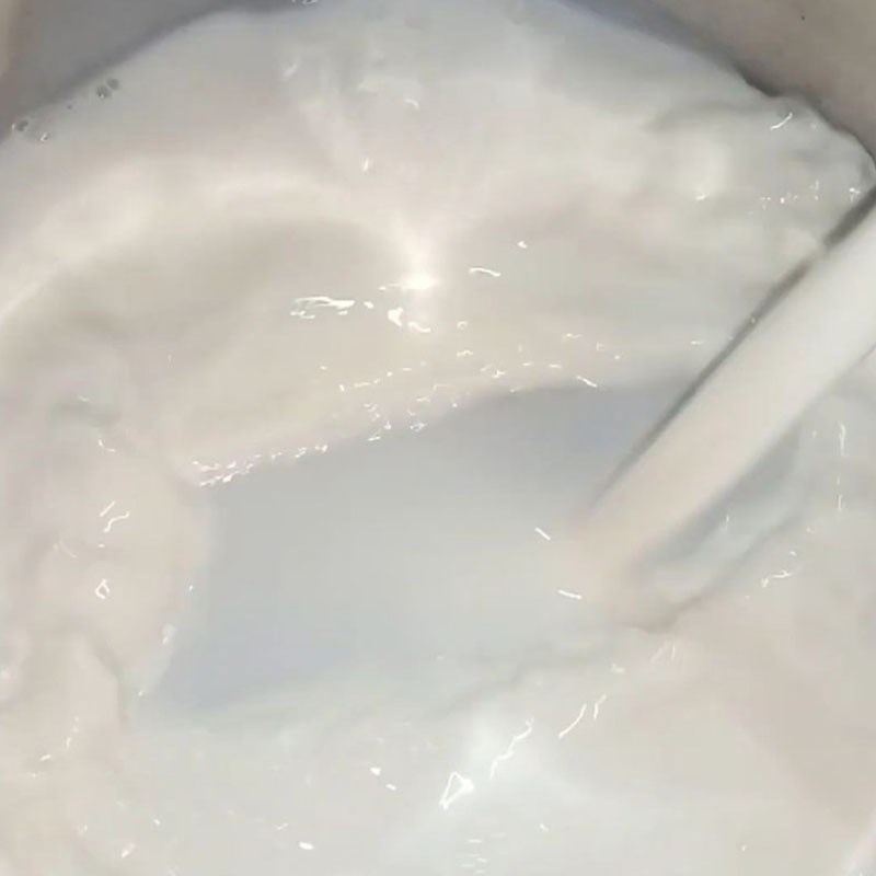 Bước 4 Nấu sữa và hoàn thành Chè thạch rau câu sữa tươi