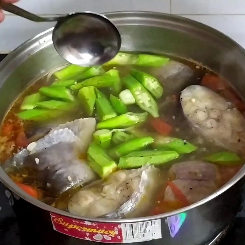 Bước 4 Nấu canh Canh chua lá giang