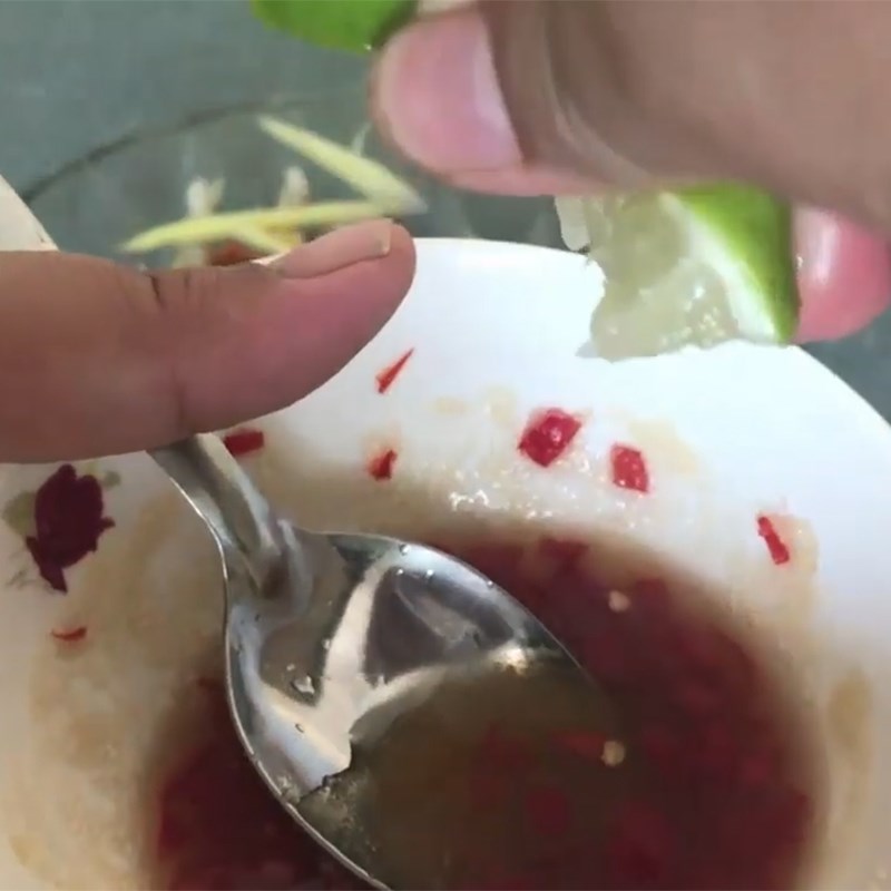 Bước 4 Pha mắm trộn gỏi Gỏi trái điều cá khô