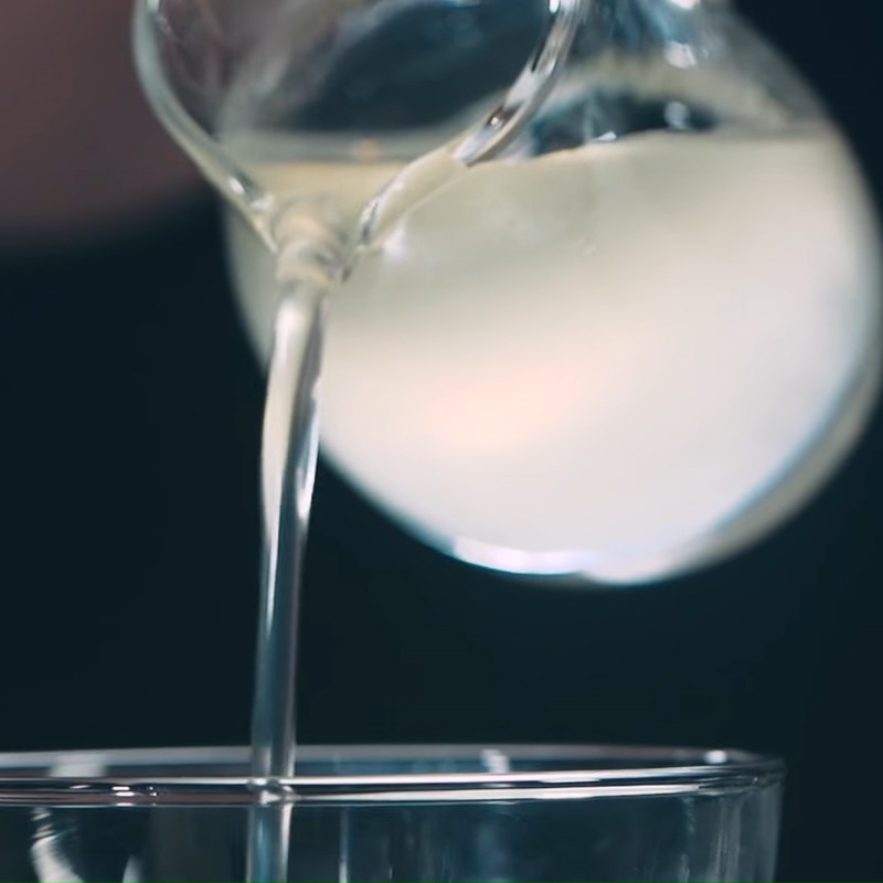 Bước 2 Shake hỗn hợp nước ép Nước ép khế xanh