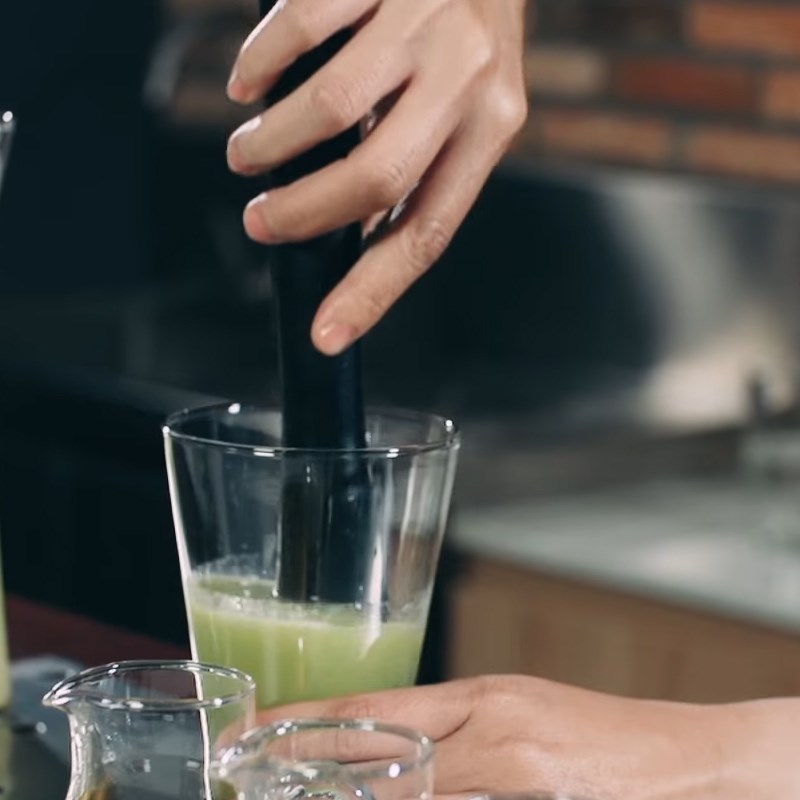 Bước 2 Shake hỗn hợp nước ép Nước ép khế xanh