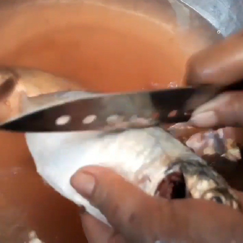 Bước 1 Sơ chế cá ngân Cá ngân nấu ngót