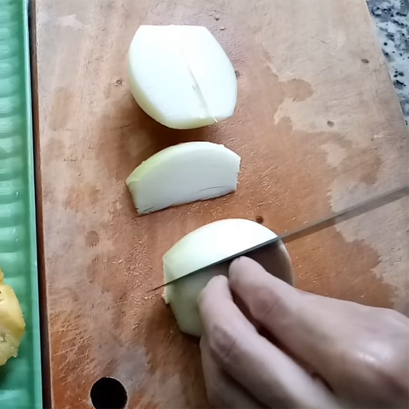 Bước 3 Sơ chế các nguyên liệu khác vịt nấu xí muội