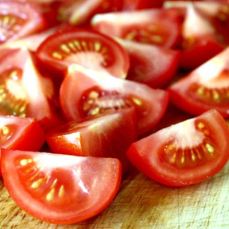 Bước 3 Sơ chế các nguyên liệu khác Cá trê kho dưa chua