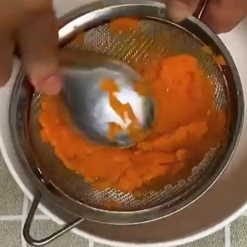 Bước 2 Sơ chế các nguyên liệu khác Cháo tôm khoai lang cà rốt