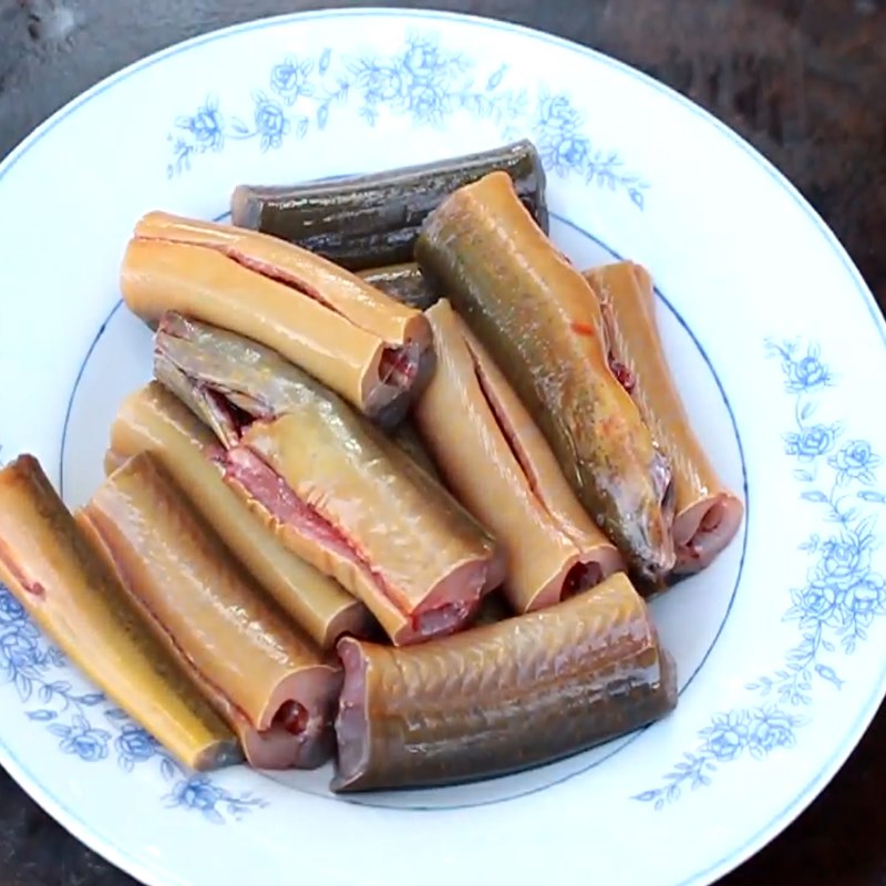 Bước 1 Sơ chế lươn Lươn hấp sả ớt