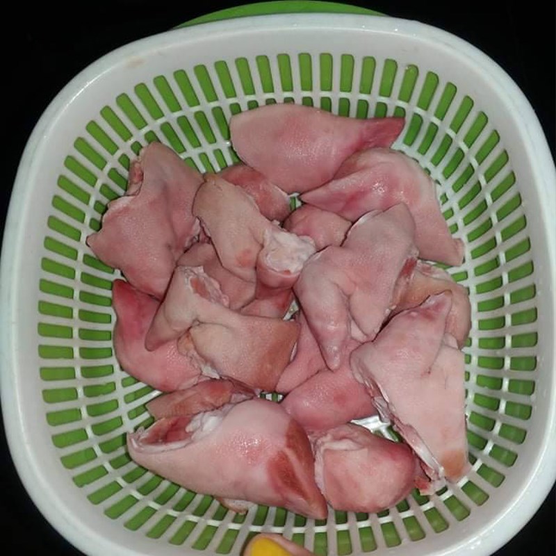 Bước 1 Sơ chế móng heo Hủ tiếu móng heo