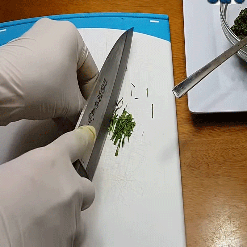 Bước 1 Sơ chế nguyên liệu Muối ớt chấm gà