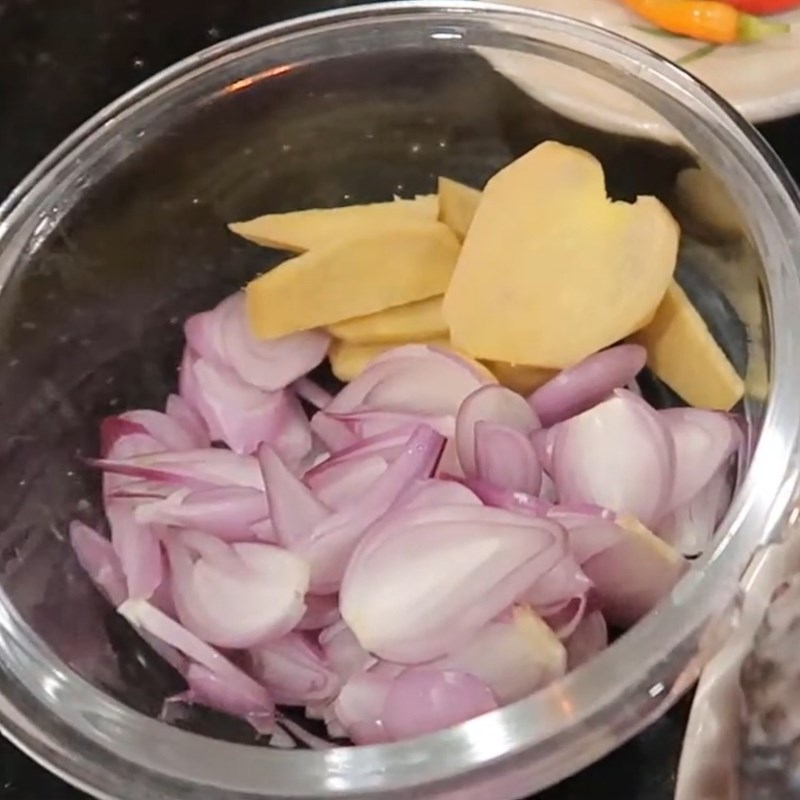 Bước 1 Sơ chế nguyên liệu Cháo cá lóc nấu bầu và nấm rơm