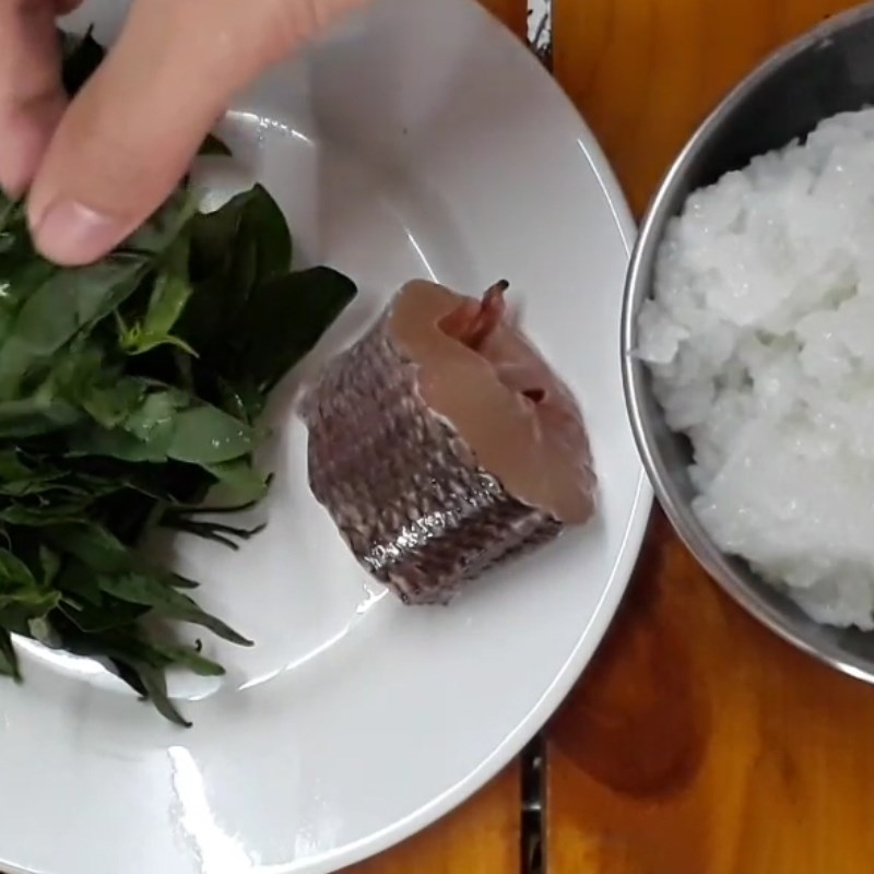 Bước 1 Sơ chế nguyên liệu Cháo cá lóc rau ngót