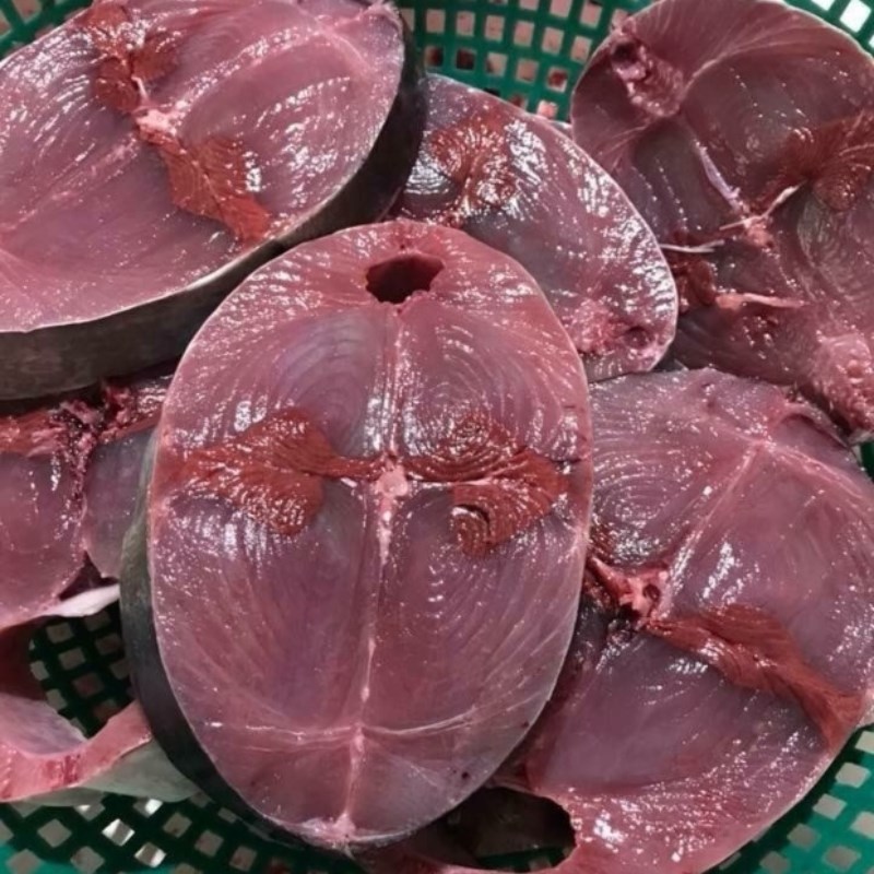 Bước 1 Sơ chế cá ngừ Bún cá ngừ