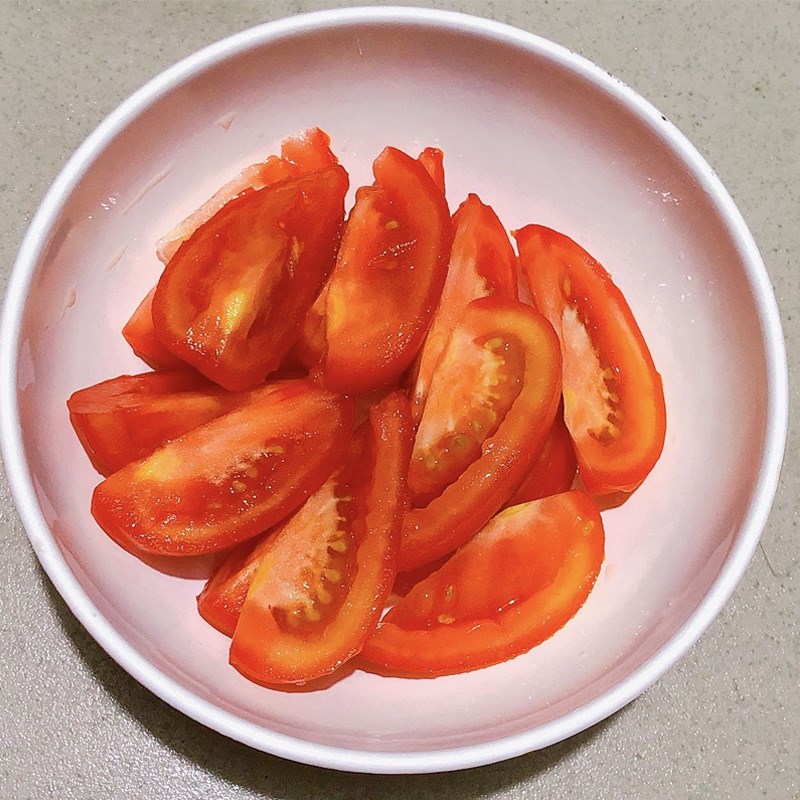 Bước 1 Sơ chế nguyên liệu Thịt viên sốt cà chua