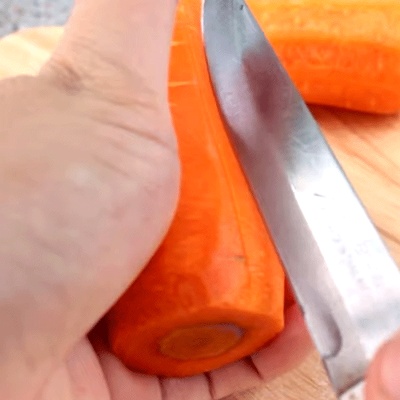 Bước 2 Sơ chế nguyên liệu khác Ngó sen muối chua với cà rốt