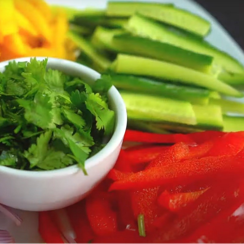 Bước 1 Sơ chế rau củ quả Salad xoài dưa leo