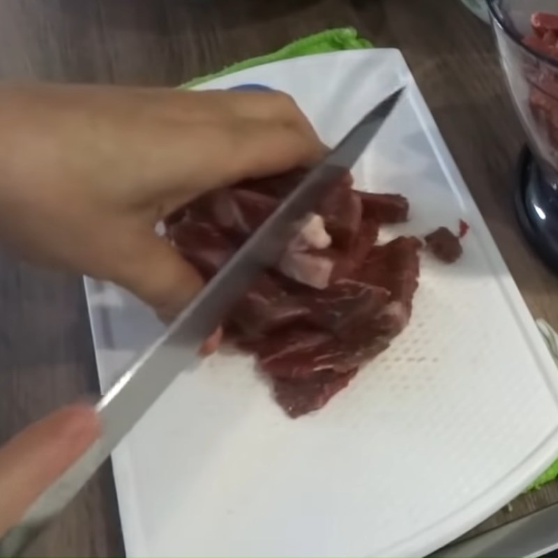 Bước 1 Sơ chế thịt bò Bò nướng tía tô