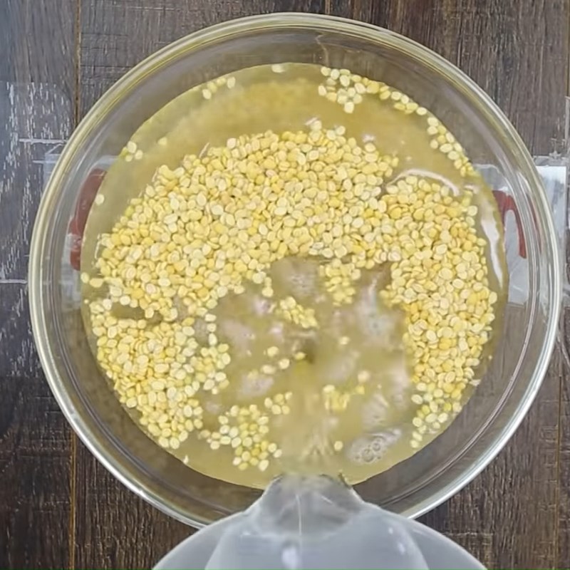 Bước 1 Sơ chế và ngâm đậu xanh tróc vỏ Sinh tố diếp cá đậu xanh