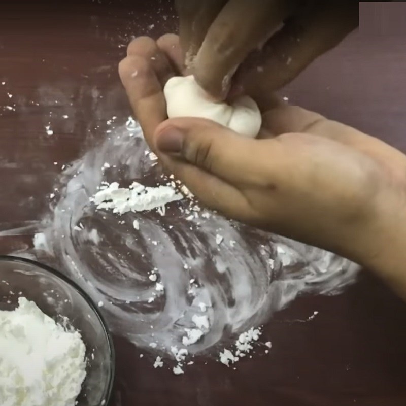Bước 4 Tạo hình bánh Vỏ bánh gối làm bằng bột mì đa dụng