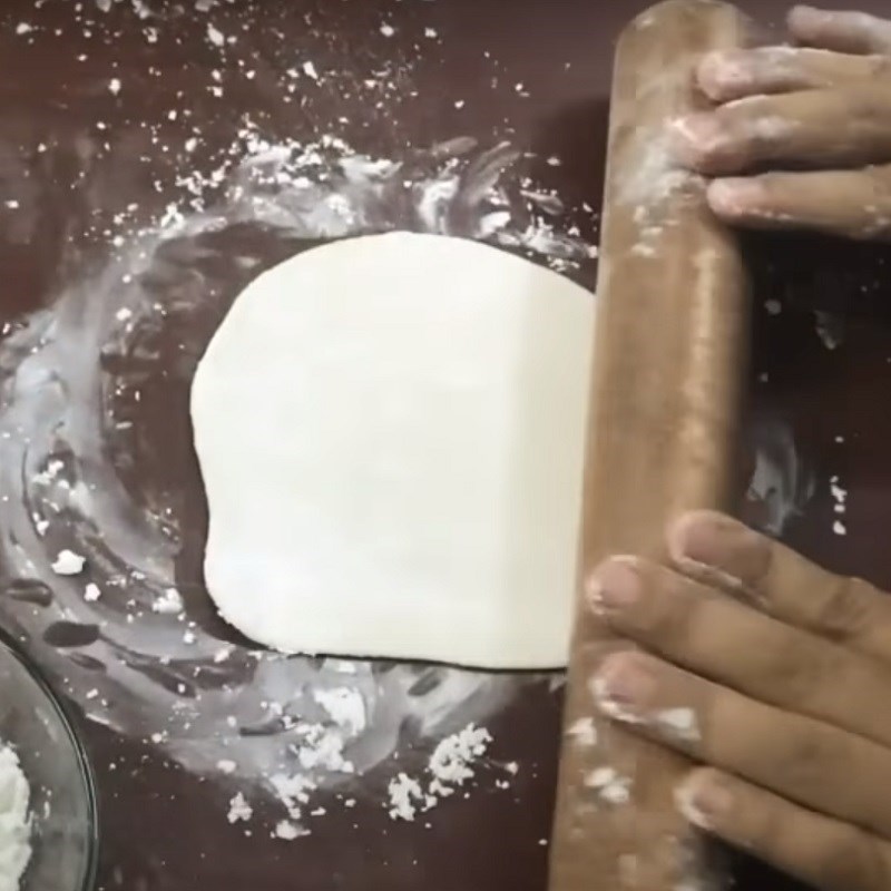 Bước 4 Tạo hình bánh Vỏ bánh gối làm bằng bột mì đa dụng