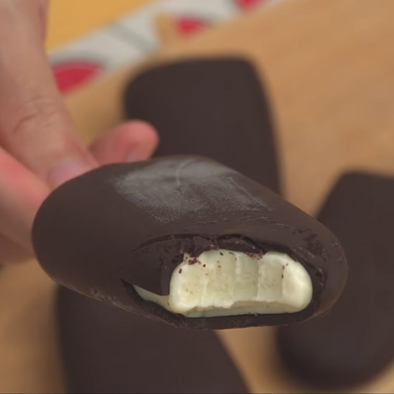 2 cách làm kem phủ socola vỏ giòn ngon tuyệt cả nhà đều mê