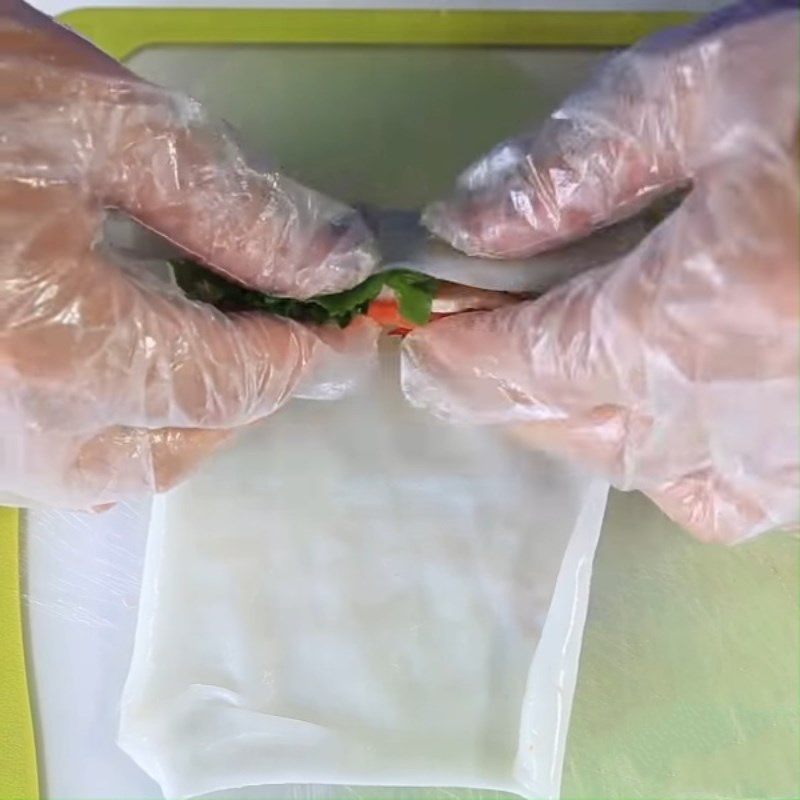 Bước 3 Cuộn bánh với thịt, tôm chua và rau củ Bánh cuốn tôm chua