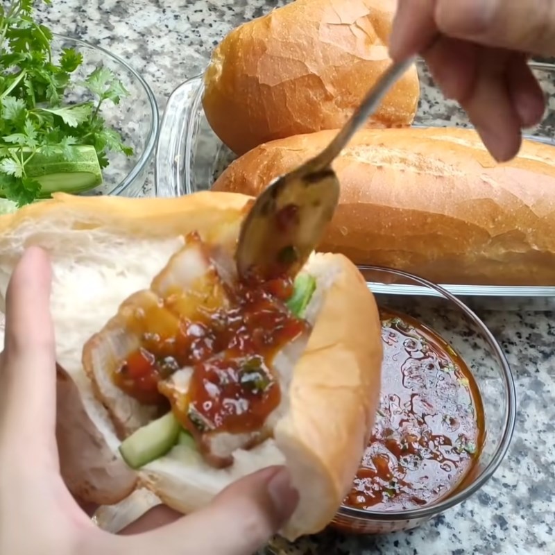 Bước 5 Nhồi nhân bánh mì Bánh mì thịt khìa