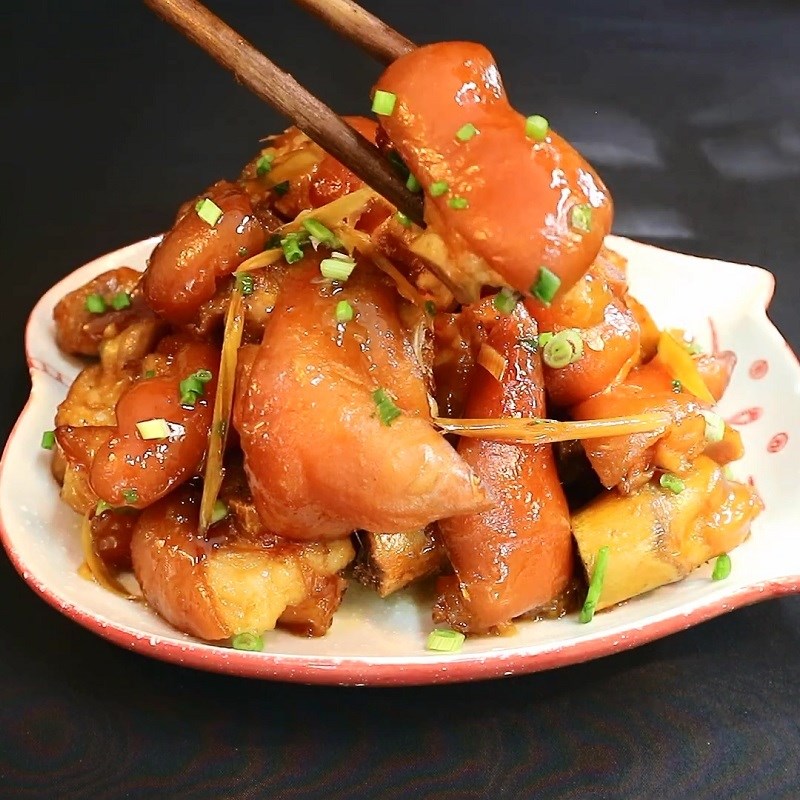 Bước 5 Thành phẩm Móng giò kho sả ớt