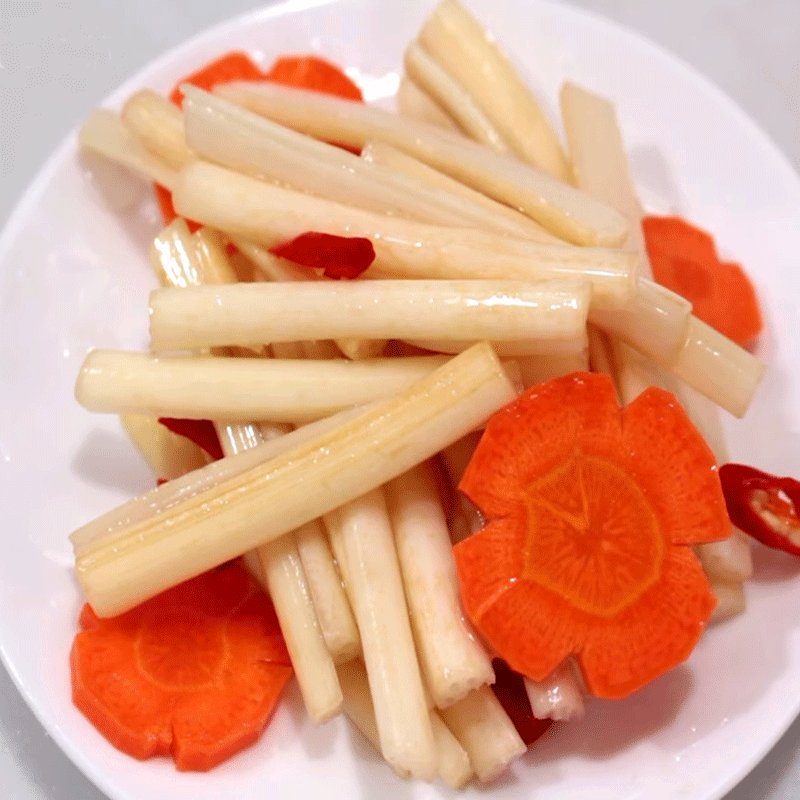 Bước 5 Thành phẩm Ngó sen muối chua với cà rốt