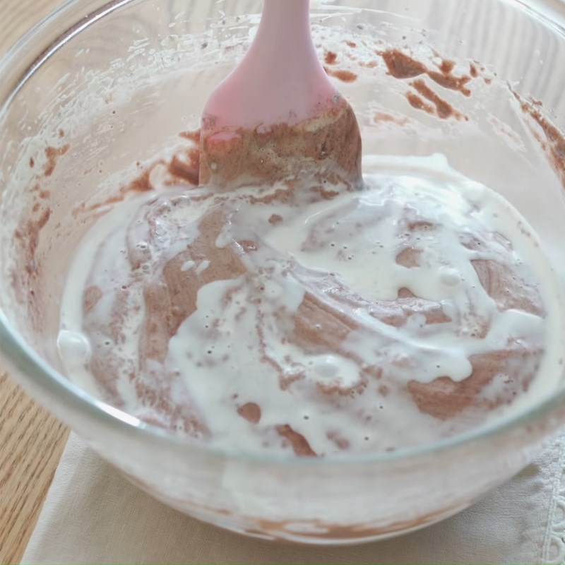 Bước 5 Trộn bột bánh socola, đổ khuôn nướng Bánh kem socola sinh nhật vị bạc hà