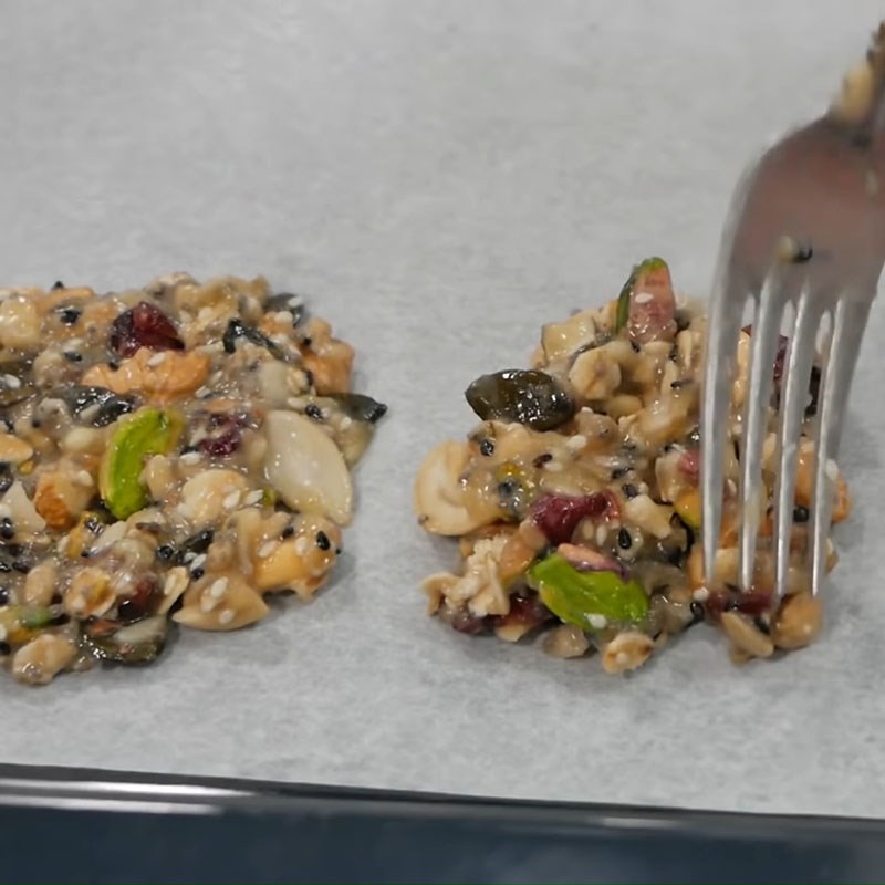 Bước 4 Trộn hỗn hợp bánh Bánh hạt thập cẩm