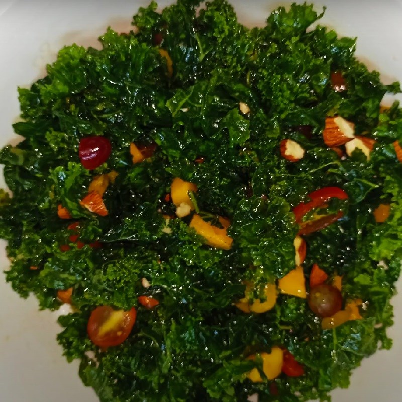 Bước 3 Trộn salad xoài cải kale Salad xoài cải kale