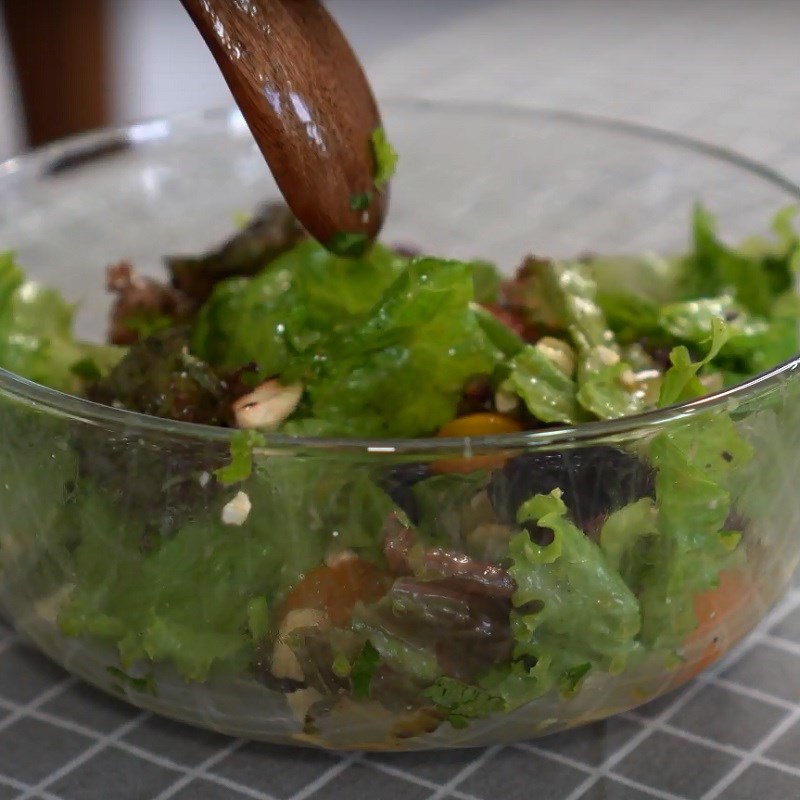 Bước 4 Trộn salad xoài chanh dây Salad xoài chanh dây