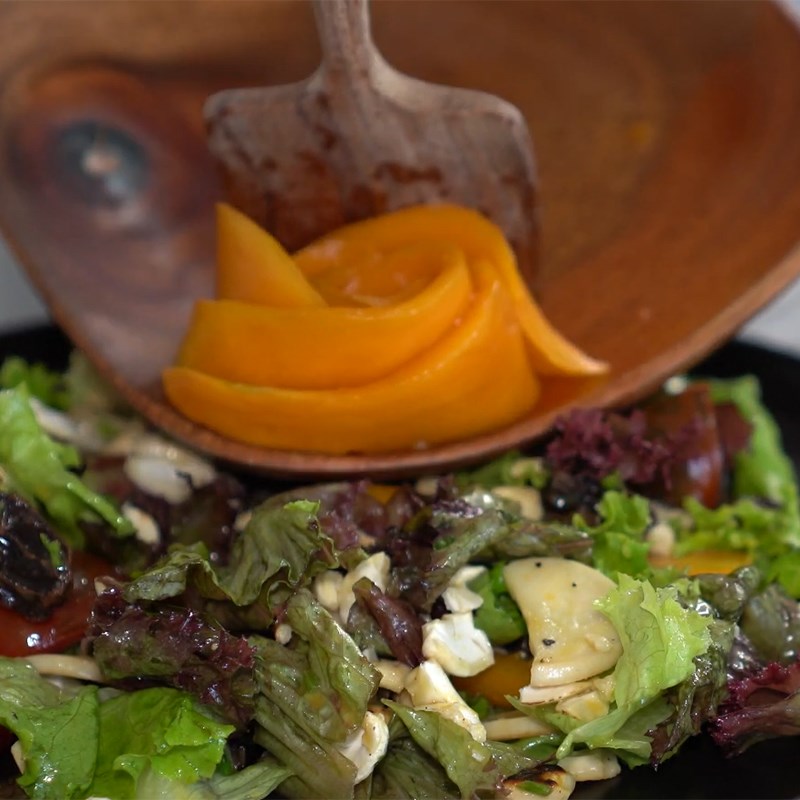 Bước 4 Trộn salad xoài chanh dây Salad xoài chanh dây