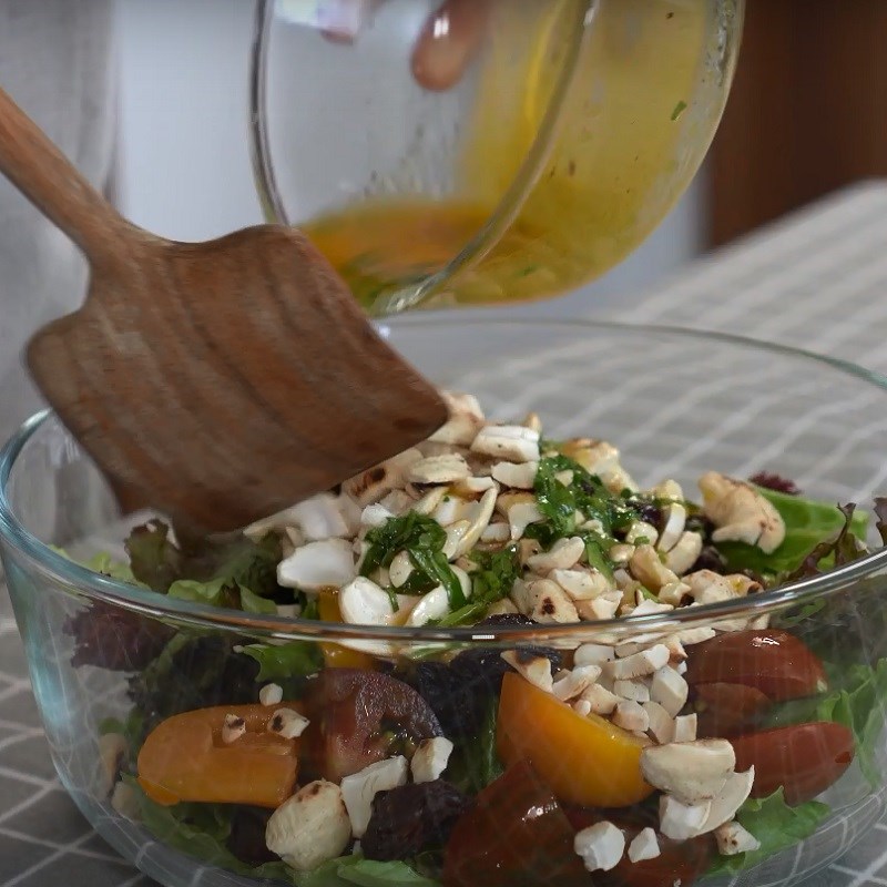 Bước 4 Trộn salad xoài chanh dây Salad xoài chanh dây