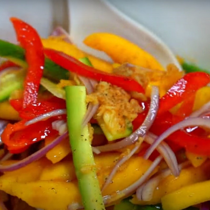 Bước 3 Trộn salad xoài dưa leo Salad xoài dưa leo